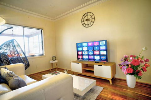 Wollongong Train Station Holiday House - Kingaroy Accommodation 3