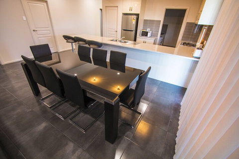 Serene Shores - Kingaroy Accommodation 6