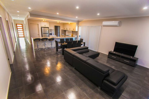 Serene Shores - Kingaroy Accommodation 5