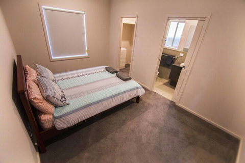 Serene Shores - Kingaroy Accommodation 4