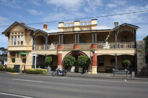 Mickey Bourke's Koroit Hotel - Kingaroy Accommodation 0