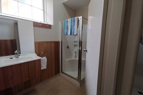 Mickey Bourke's Koroit Hotel - Kingaroy Accommodation 6