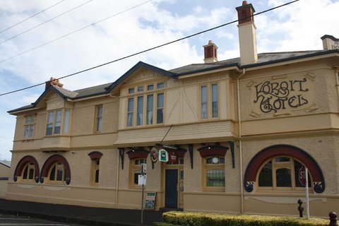 Mickey Bourke's Koroit Hotel - Kingaroy Accommodation 3