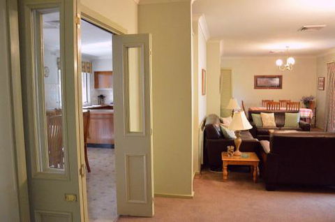 Clarence House Bright - Kingaroy Accommodation 2