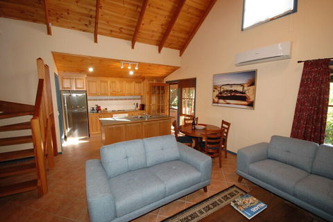 Garden Cottage Beechworth - Kingaroy Accommodation 6
