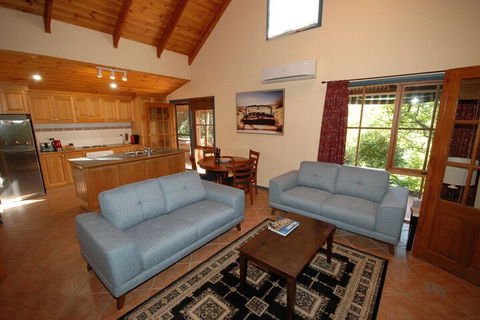 Garden Cottage Beechworth - Kingaroy Accommodation 4