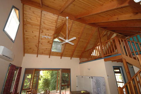 Garden Cottage Beechworth - Kingaroy Accommodation 1