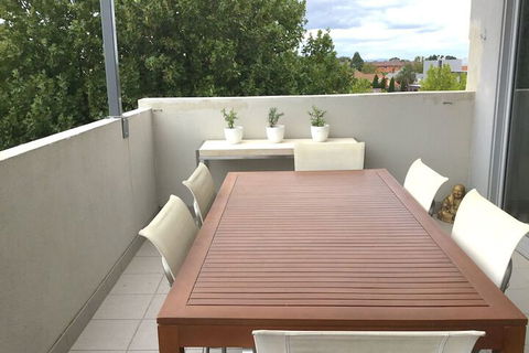 Essendon Sub Penthouse On Napier - Kingaroy Accommodation 1