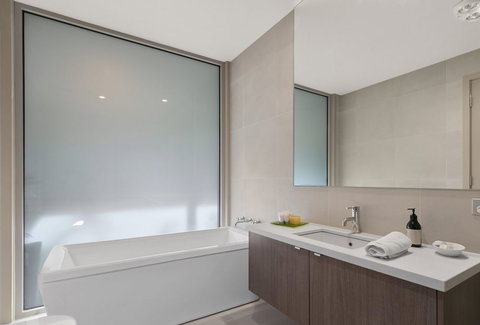 Grossard Point The Lighthouse Ventnor - Kingaroy Accommodation 5