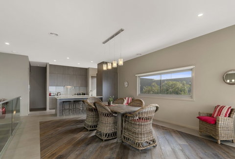 Grossard Point The Lighthouse Ventnor - Kingaroy Accommodation 3