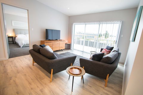 Wellington Lake Retreat - Kingaroy Accommodation 1
