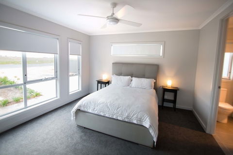 Wellington Lake Retreat - Kingaroy Accommodation 4