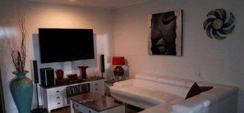 La Casa De Playa - Kingaroy Accommodation 4