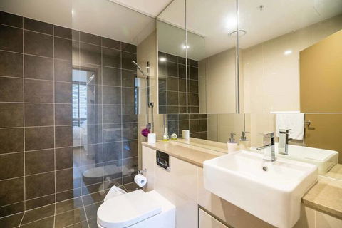 Fabulous City 2 BDR Apt In New Building - Kingaroy Accommodation 4