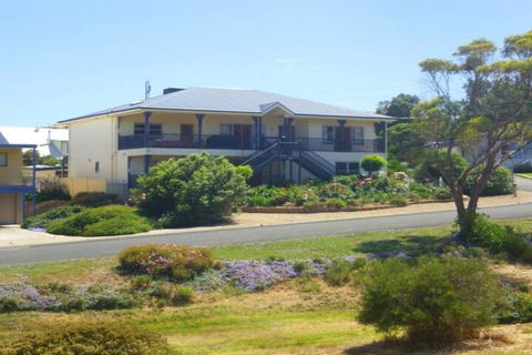 Lavender Hills 12 Bennett Street - Kingaroy Accommodation 4