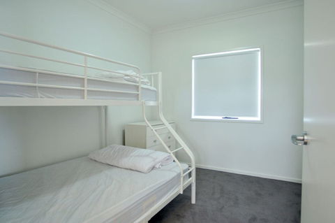 Chiaro Villa Surf Side - Kingaroy Accommodation 1
