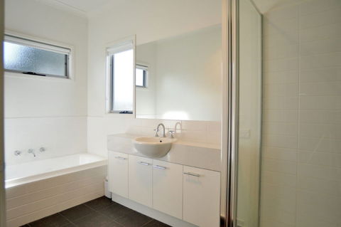 Chiaro Villa Surf Side - Kingaroy Accommodation 5