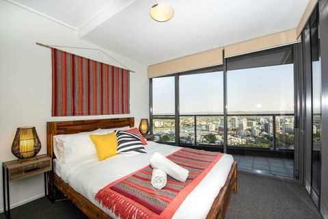 CBD African Charm, Story Bridge & River Views - Kingaroy Accommodation 7