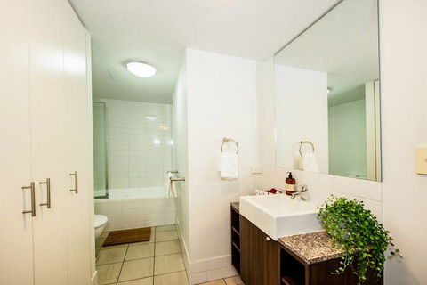 CBD African Charm, Story Bridge & River Views - Kingaroy Accommodation 2