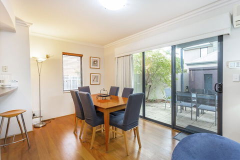 Coode Street Townhouse - Kingaroy Accommodation 6