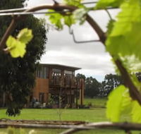 Bettenay Loft Spa Apartment  Lakeview Chalets - Kingaroy Accommodation
