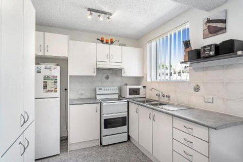 Sunset Court Unit 1 / 3 Resthaven Avenue - Kingaroy Accommodation 6