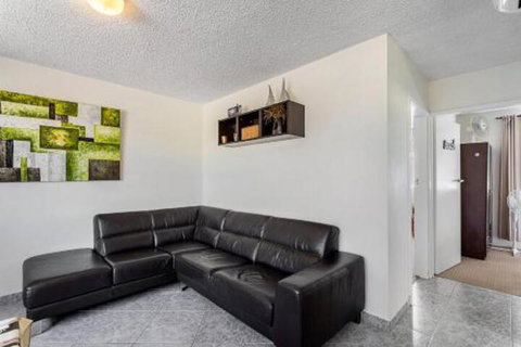 Sunset Court Unit 1 / 3 Resthaven Avenue - Kingaroy Accommodation 5