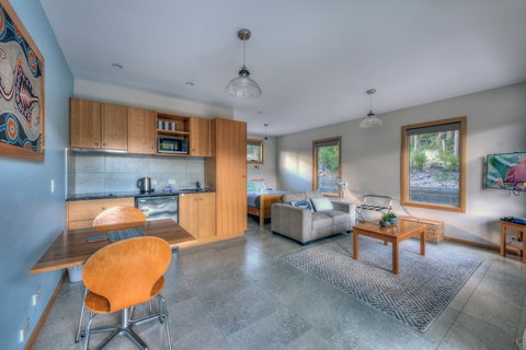Freycinet Stone Studio 6 - Kingaroy Accommodation 3