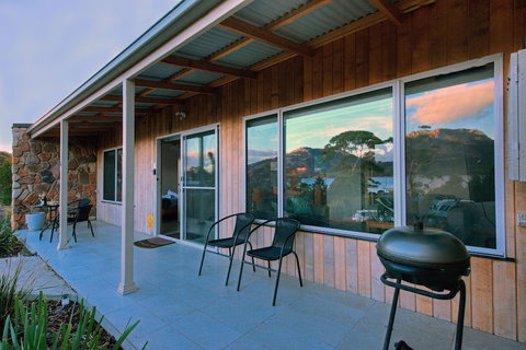 Freycinet Stone Studio 6 - Kingaroy Accommodation 1