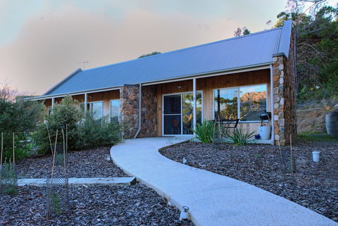 Freycinet Stone Studio 6 - Kingaroy Accommodation 0