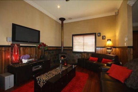 Top Of The Range Retreat - Kingaroy Accommodation 4