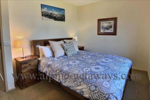 Blue Bird - Kingaroy Accommodation 5
