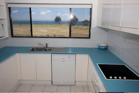 Hi Surf Unit 4 92 Head St. Forster - Kingaroy Accommodation 3