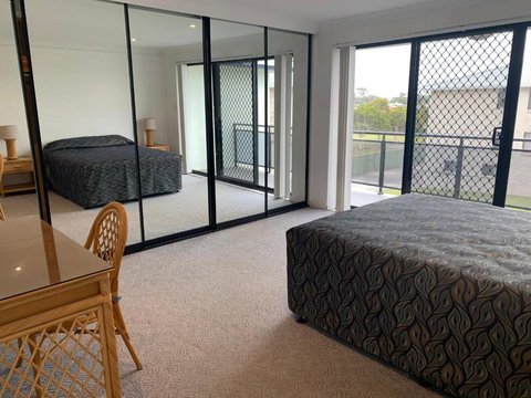 Hi Surf Unit 4 92 Head St. Forster - Kingaroy Accommodation 4