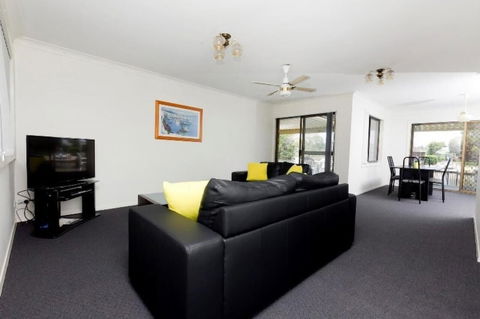 Lake House On Elouera - Kingaroy Accommodation 2