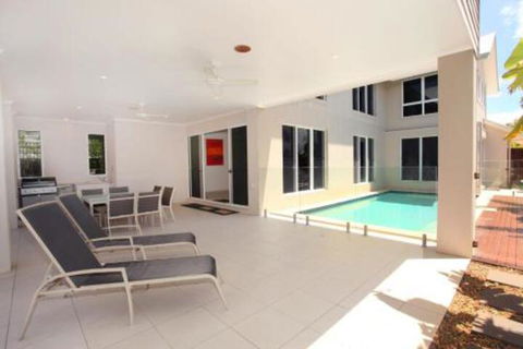 60 Beachway Parade Marcoola 500 BOND Linen Supplied - Kingaroy Accommodation 3