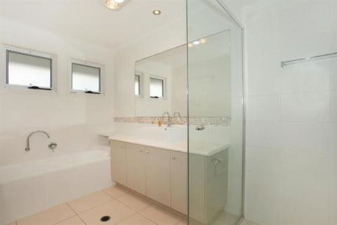 60 Beachway Parade Marcoola 500 BOND Linen Supplied - Kingaroy Accommodation 2