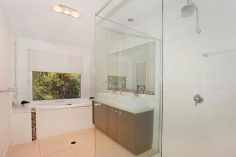 60 Beachway Parade Marcoola 500 BOND Linen Supplied - Kingaroy Accommodation 7