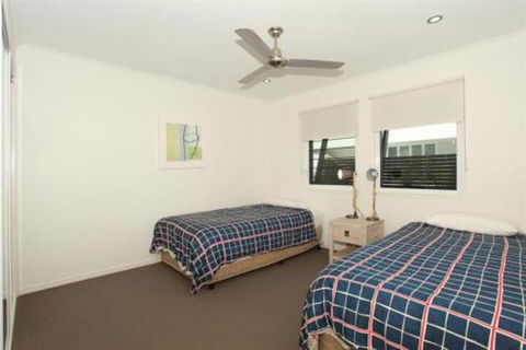 60 Beachway Parade Marcoola 500 BOND Linen Supplied - Kingaroy Accommodation 4