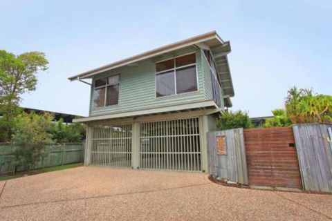 18 Northbeach Place Mudjimba Beach Pet Friendly Linen Included WIFI - Kingaroy Accommodation 0