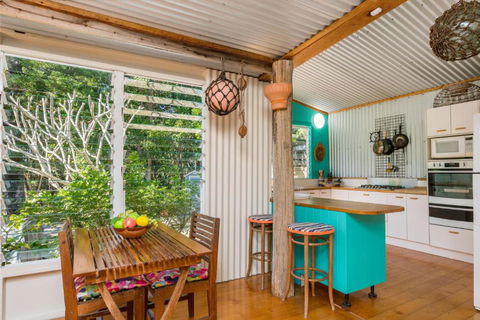 A SWEET ESCAPE Beachcombers Cottage Beachfront - Kingaroy Accommodation 3