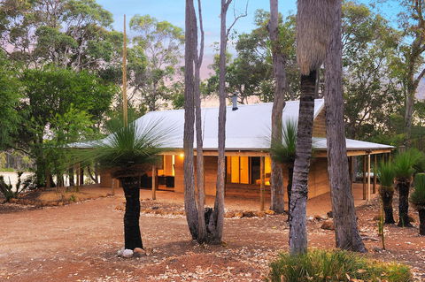 Woodstone Cottages - Kingaroy Accommodation 6
