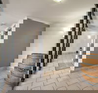 Shoal Bay Beachclub Apartments - Kingaroy Accommodation