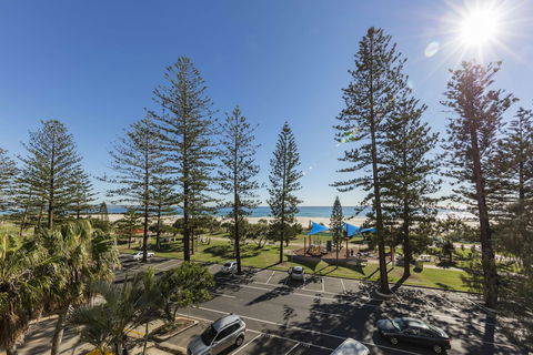 Oaks Gold Coast Calypso Plaza Suites - Kingaroy Accommodation 1