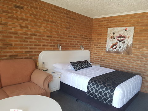 Cousins Motor Inn - Kingaroy Accommodation 3