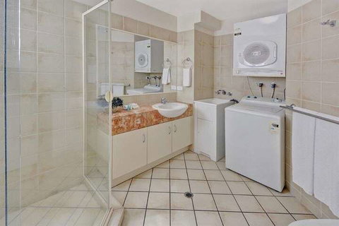 Raffles Mooloolaba - Kingaroy Accommodation 6