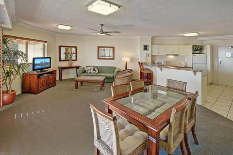Raffles Mooloolaba - Kingaroy Accommodation 5