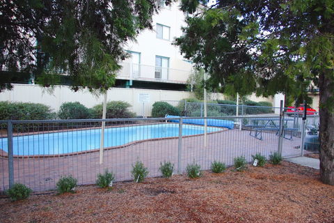 Canberra Short Term And Holiday Accommodation - Kingaroy Accommodation 4