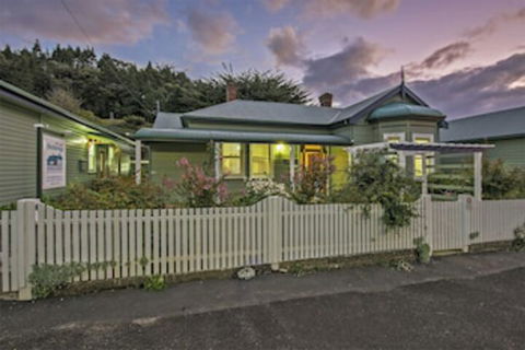 Mt Lyell Anchorage - Kingaroy Accommodation 0