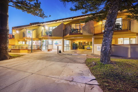 Cottesloe Beach Chalets - Kingaroy Accommodation 4